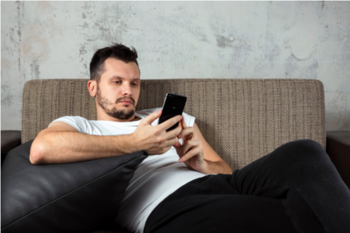 Customer reviewing moving company reviews